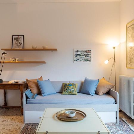 Lovely & Quiet Apartment - With Balcony & Parking Комо Экстерьер фото
