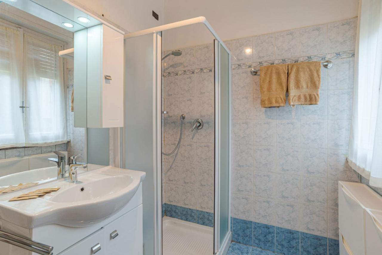 Lovely & Quiet Apartment - With Balcony & Parking Комо Экстерьер фото