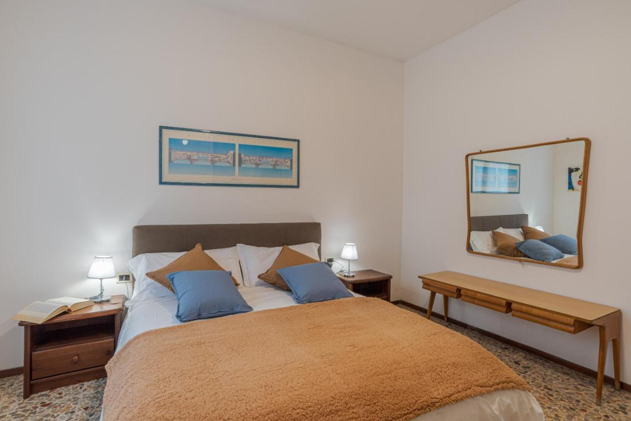 Lovely & Quiet Apartment - With Balcony & Parking Комо Экстерьер фото