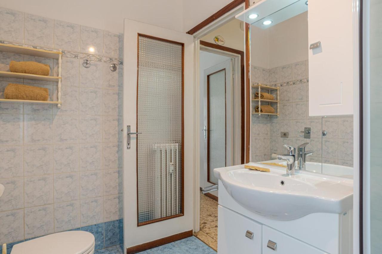 Lovely & Quiet Apartment - With Balcony & Parking Комо Экстерьер фото